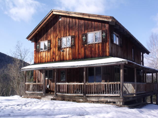 Ivy-Ski-Club-in-Winter