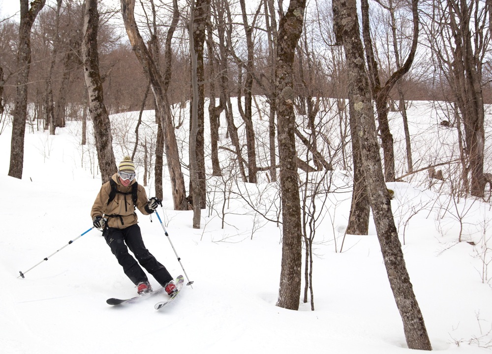 Girl-skiing-Bearpen