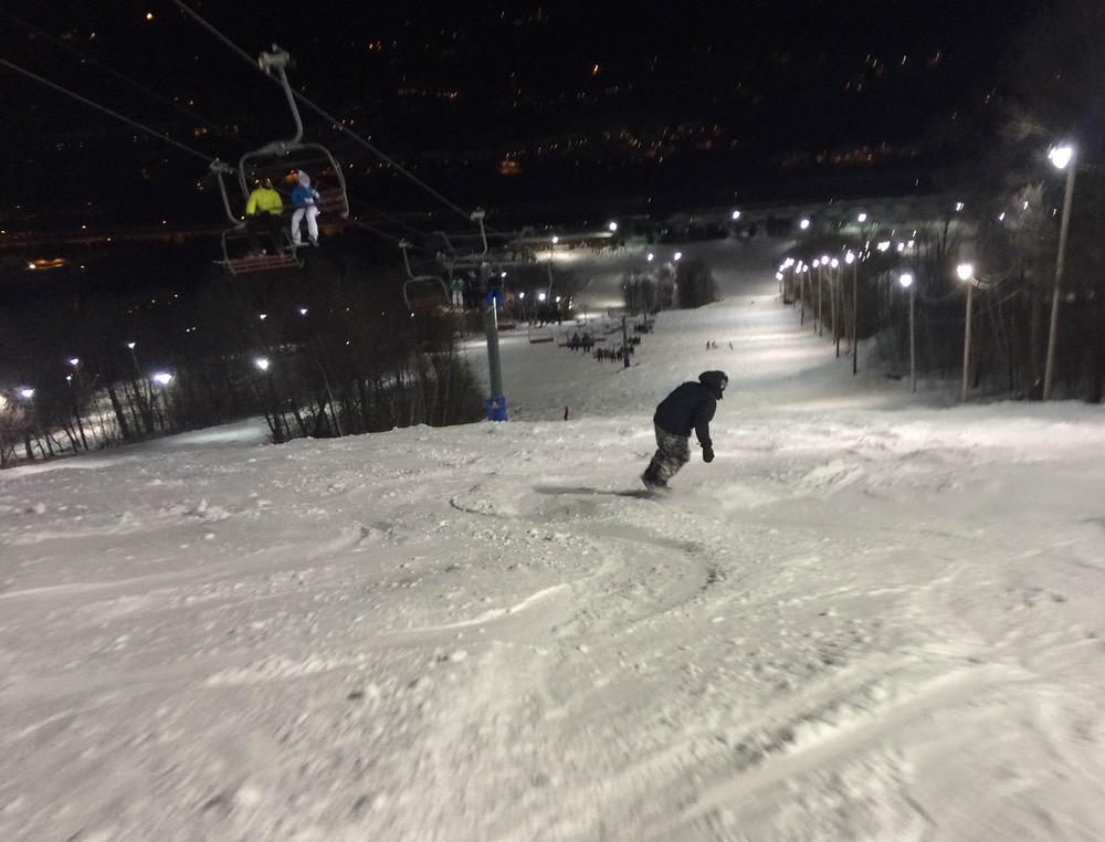 mont-saint-sauveur-liftline-at-night