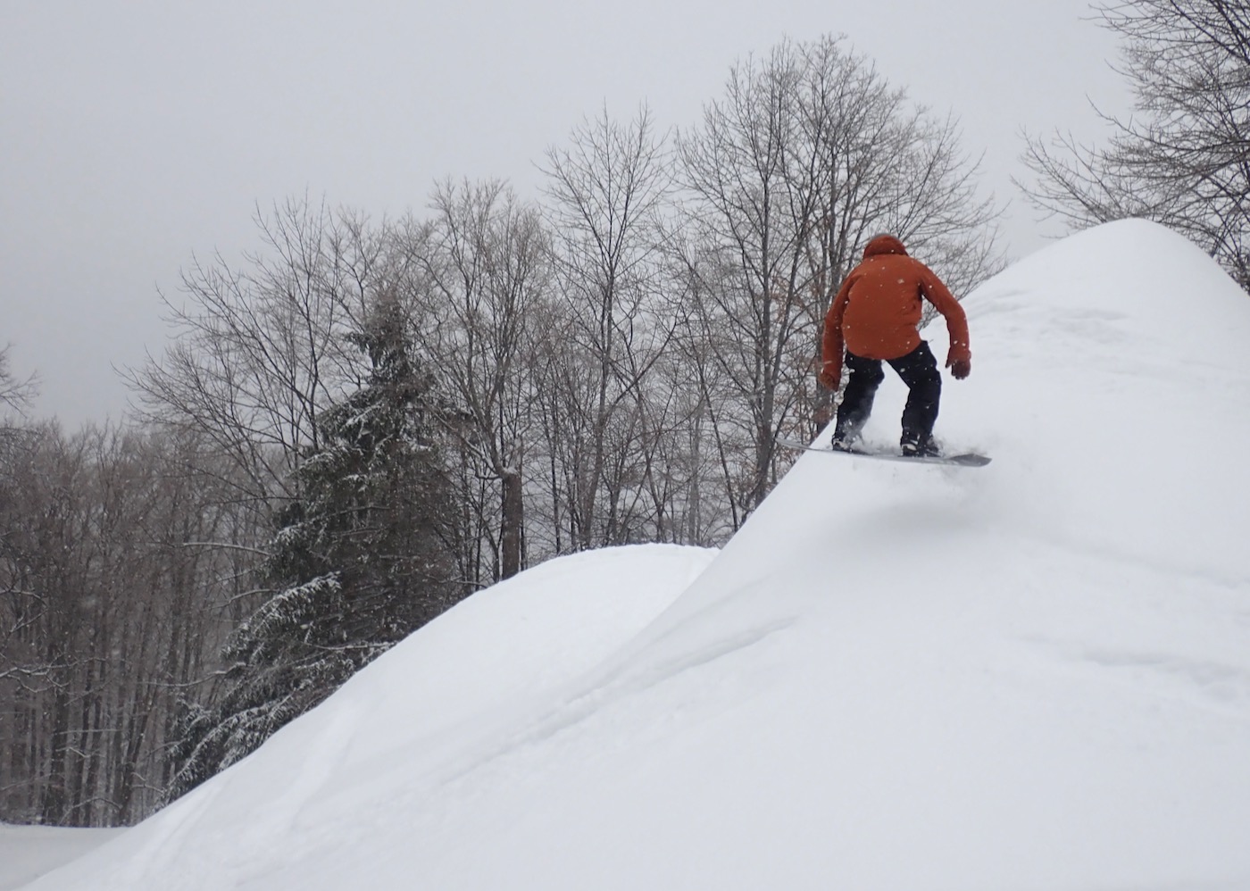 Louis Vuitton Holiday 2022 Hits Snow Slopes Ski Lodge Style — Anne of  Carversville