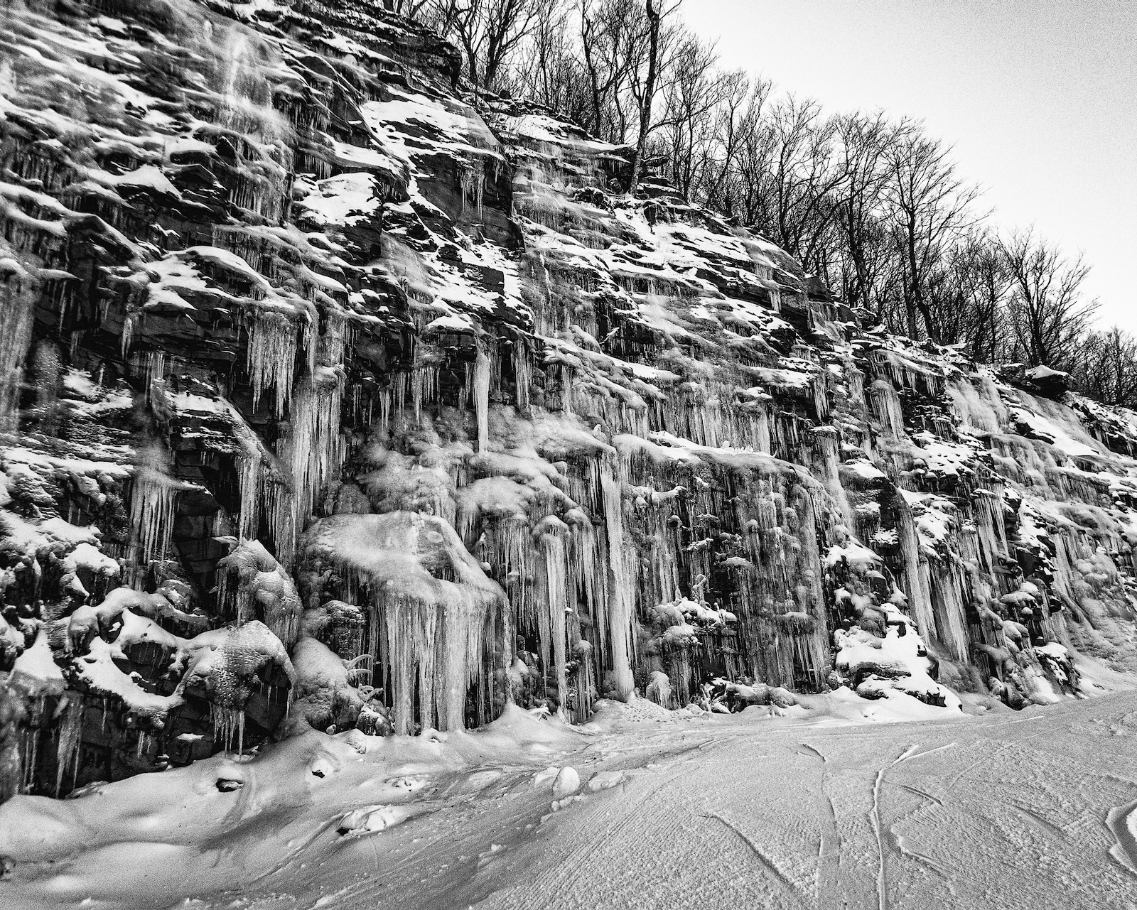 Icy cliffs of Belt Parkway