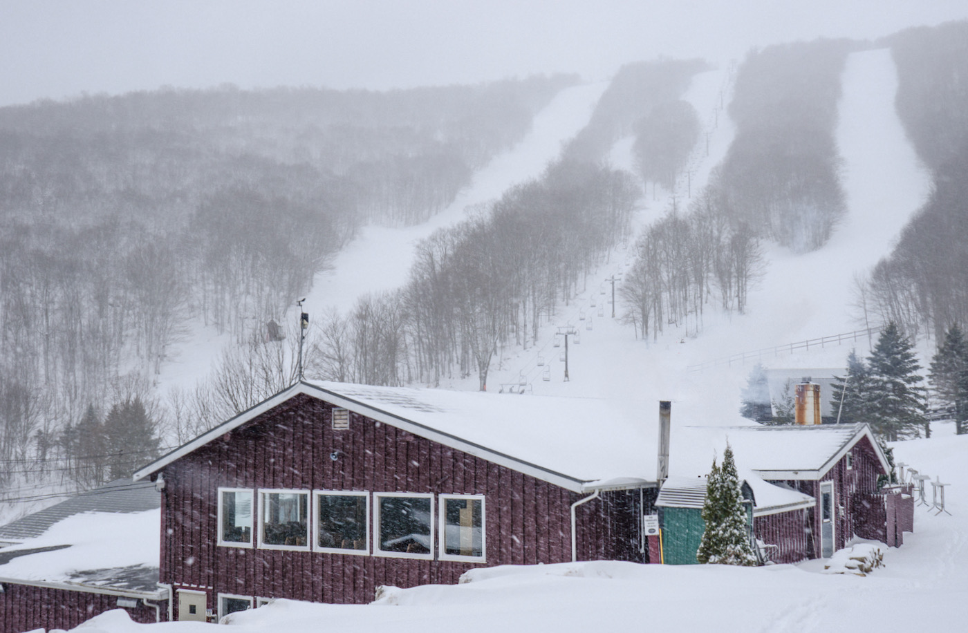 NY Ski Resort's Snowmaking Roars Back To Life - Powder